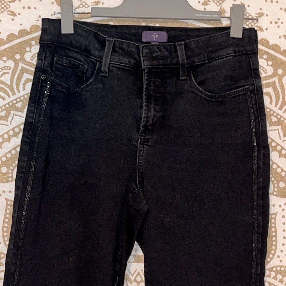 “NYDJ” LADIES BLACK JEGGINGS, CUTE BLACK SEQUINED EMBELLISHMENT DOWN LEG, SIZE 4 - Picture 2 of 6